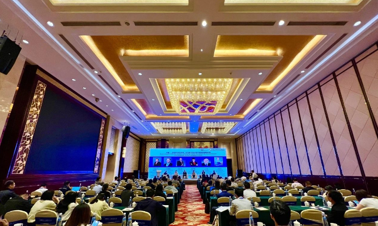 卡博特公司全球執行副總裁、管理執行委員會成員、全球高性能材料業務總裁、亞太區總裁朱戟受邀出席本次論壇。他在“跨國化工公司與化工園區CEO圓桌會”上分享了關于“化工企業如何與園區合作實現共同發展”的見解，同時，他還在“AICM專題會”擔任訪談主持人，與跨國公司高管與化工園區領導們進行了精彩的對話，探討“新形勢下如何優化布局，為外資化工企業在華發展創造更好環境”等話題。