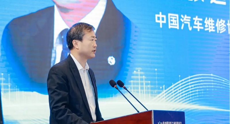 張延華也指出了發展機遇，特別是在電動化和數字化汽車產業的發展趨勢下，汽車修補漆業務仍有空間。他提到了二手車整備作為修補漆業務的新興市場，以及汽車個性化美容改裝等領域的發展機遇。因此，抓住這些機會，挖掘市場潛力，進行技術迭代和產品創新將有助于在競爭激烈的市場中取得優勢地位。