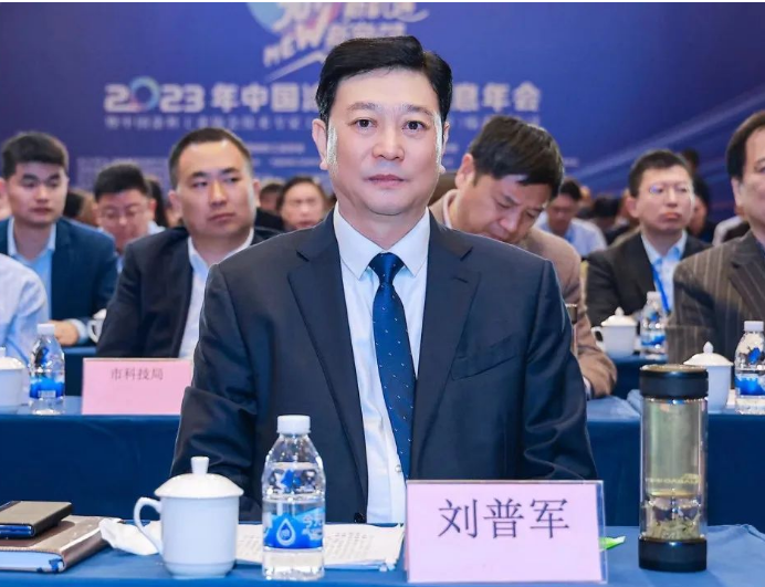 劉普軍強調，明光作為全國首批“綠色涂料園區”，在涂料產業領域取得了顯著的成就。他表示，明光已成為長三角經濟帶上一顆璀璨明珠，著力打造“中國綠色涂料之都”，為實現“工業強市、產業興市、生態立市”的戰略目標貢獻了巨大力量。