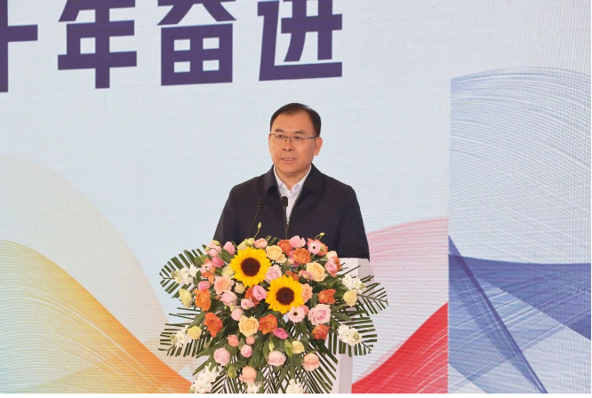 李慶華在發(fā)表致辭時指出：“卡博特旭陽投產(chǎn)以來的十年，是強強聯(lián)合、優(yōu)勢相生，創(chuàng)造合作典范的十年。卡博特旭陽不僅成長為區(qū)域經(jīng)濟發(fā)展的重要力量，還持續(xù)貢獻于社會發(fā)展，特別是相關(guān)環(huán)保指標處于炭黑行業(yè)全球領(lǐng)先水平。”