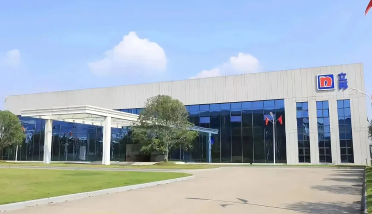近日，工業(yè)和信息化部公布了2023年度智能制造示范工廠揭榜單位和優(yōu)秀場景名單，立邦涂料(湖北)有限公司成功入圍2023年度智能制造優(yōu)秀場景。
