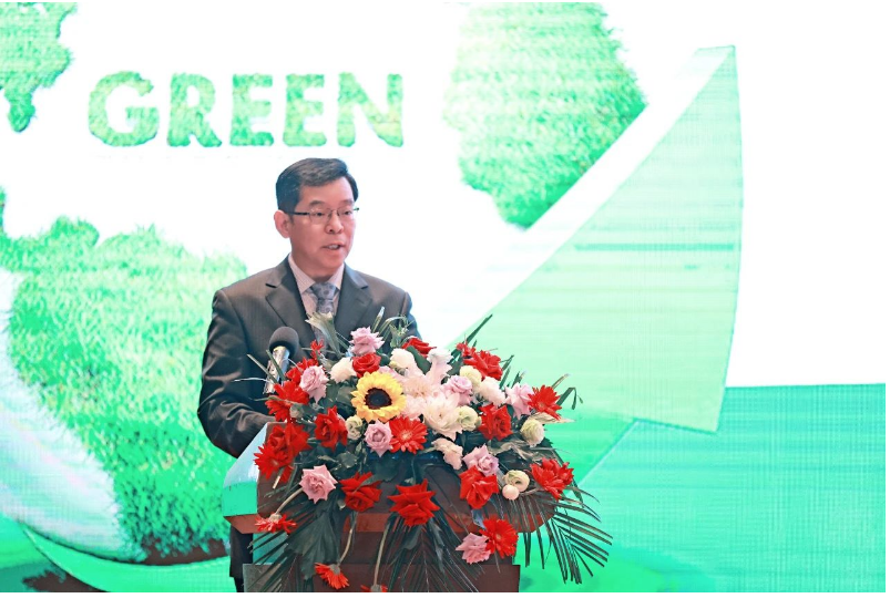 在會上，中國輪胎循環利用協會會長李衛東博士以《綠色低碳目標下我國再生橡膠行業發展機遇與挑戰》為題進行了主旨報告。