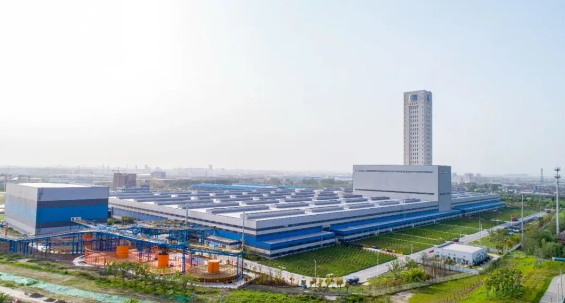 據悉，5G工廠并非簡單的生產場所，而是充分運用新一代信息通信技術，包括以5G為代表的技術，通過新建或升級產線、車間、工廠等生產場景，實現廣泛的生產單元連接、深度信息運營融合、充分利用數據要素、高效賦能創新應用的先進工廠。